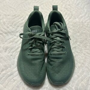 NoBull women’s running shoe